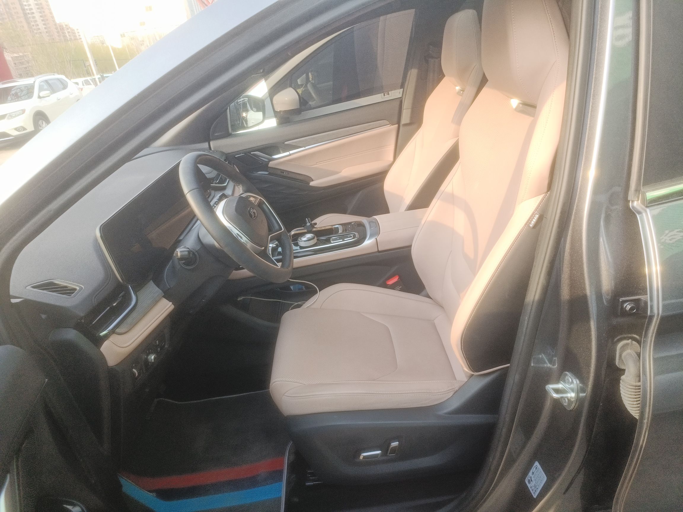 Переднее сиденье в автомобиле