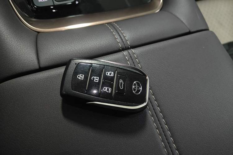 Used Toyota Alphard 2024 Dual-Engine 2.5L Deluxe Edition