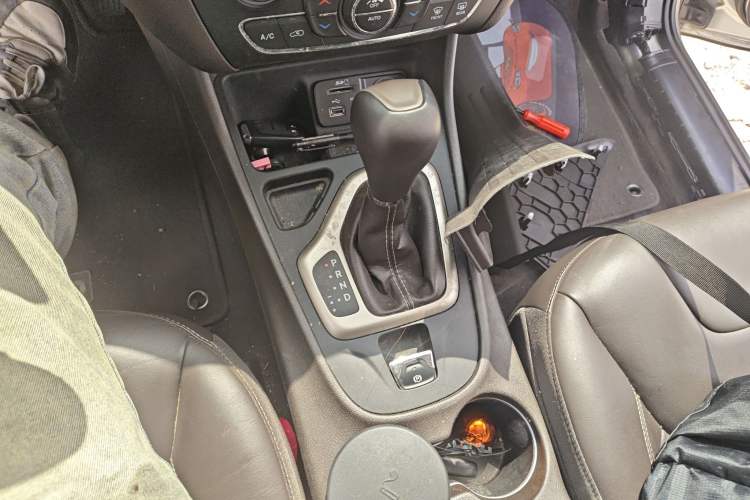 Used Jeep Cherokee 2016 2.0L Superior Edition