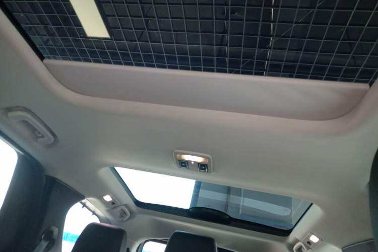 Used Land Rover Discovery 2018 2.0T SE
