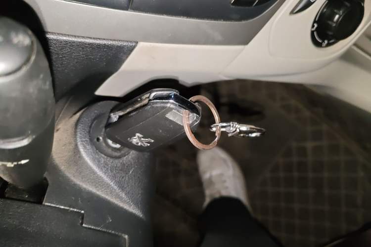 Used Peugeot 301 2014 1.6L Manual Comfort Edition
