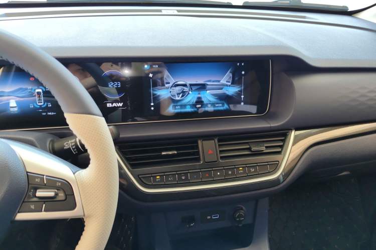 Used BAW Ruisheng Ace M7 2025 1.6L Manual Standard Wheelbase Comfort Version 5 Seats Audio And AC Panel