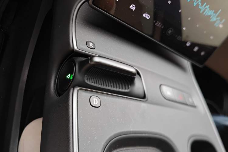 Used Nio ET5T 2023 75 kWh Touring Gear Lever