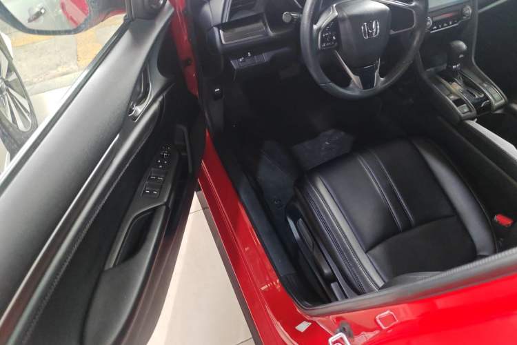 Used Honda Civic 2021 HATCHBACK 220TURBO CVT New Trendsetter Interior 3