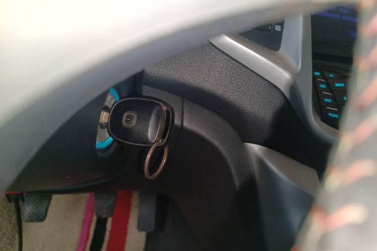 Used CHANGAN Eado 2013 1.6L Manual ZhiKu Model China IV Standard Interior 1