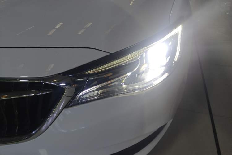 Used Buick GT 2019 15T Dual-Clutch Connected Elite Model China VI Left Front Headlight