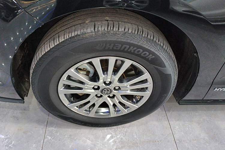 Used Toyota SIENNA 2021 2.5L Hybrid Comfort Edition Left Front Wheel Hub