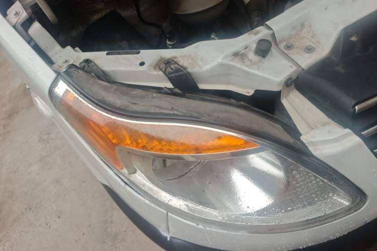 Used JAC Sunray 2017 2.0T Short-Wheelbase Mid-Roof StarTourer Light Commercial Van