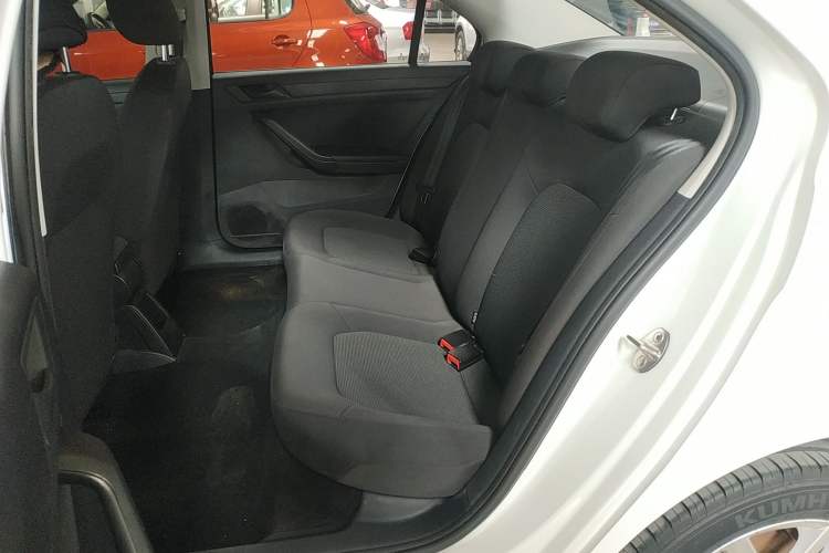 Used Volkswagen Jetta 2019 Dream Edition 1.4L Manual Fashion Version
