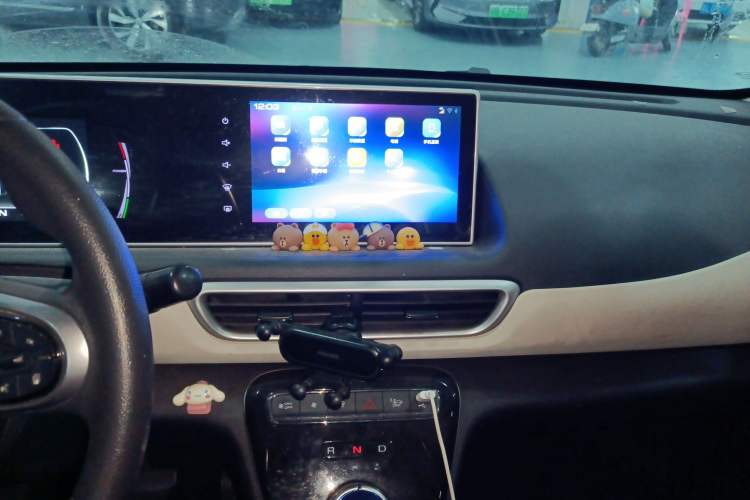 Used ORA White Cat 2022 Upgraded Model 305km Range Luxury Version Lithium-Ion Battery
