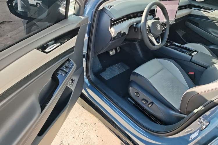 Used Volkswagen ID.7 VIZZION 2024 AIR model Driver Seat