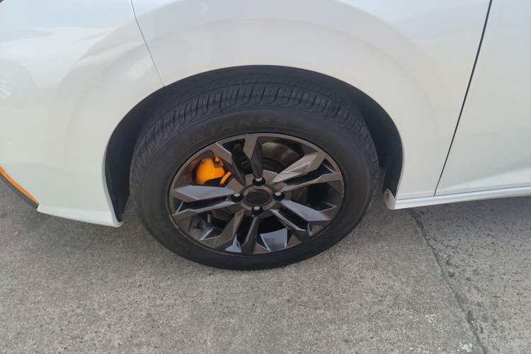 Used Dongfeng Aeolus Yixuan 2023 Mach Edition 1.5L Automatic Chasing Wind Version Left Front Wheel Hub