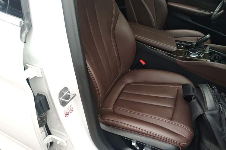 Used BMW 5 Series 2020 525Li M Sport Package Right Front Seat