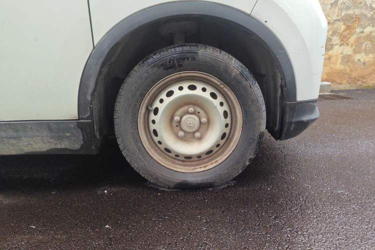 Used SAIC MAXUS EV30 2022 Pure-Electric Smart Logistics Expert with Long Wheelbase Guoxuan