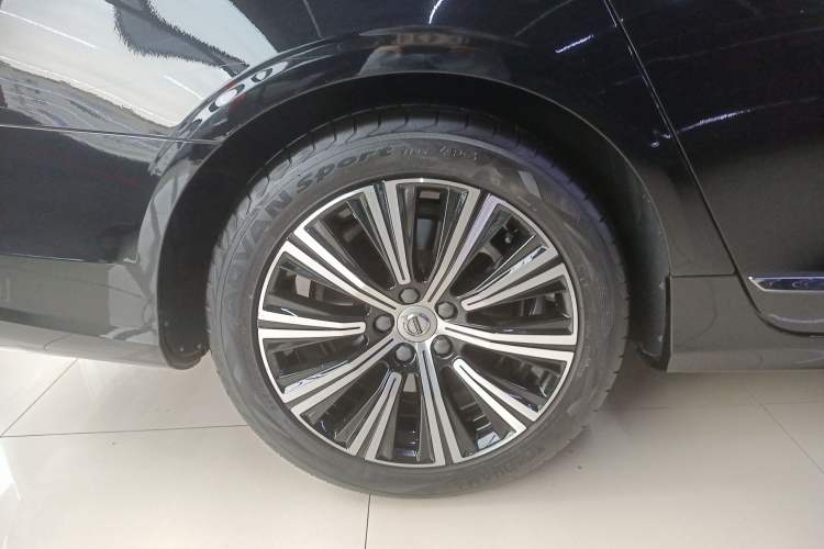 Used Volvo S90 New Energy 2021 T8 eDrive Hybrid Zhiyi Luxury Edition Right Rear Wheel Hub