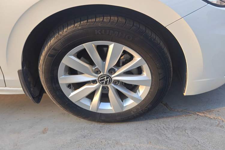 Used Volkswagen Bora 2021 280TSI DSG Elite Smart Connectivity Version Right Front Wheel Hub