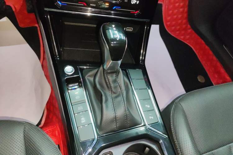 Used Volkswagen Passat 2022 330TSI Luxury Edition Gear Lever