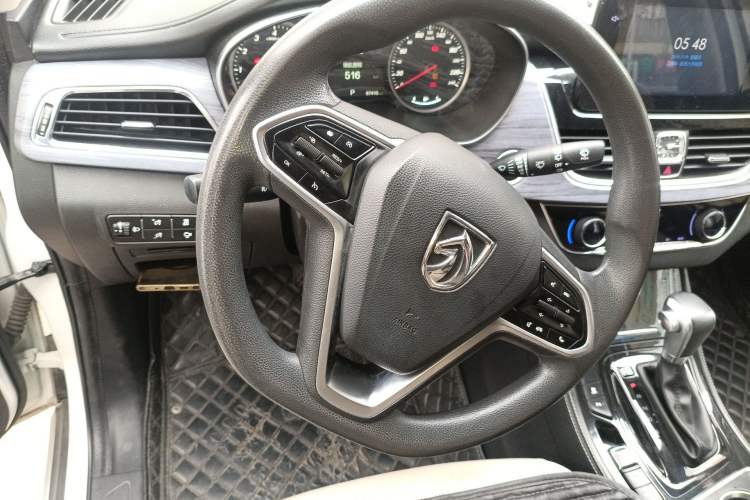 Used Baojun 730 2019 1.5T CVT Flagship Model 7 Seats China VI Emission Standard Steering Wheel