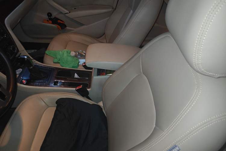 Used Volkswagen Passat 2013 1.8TSI DSG Prestige Edition Left Front Seat