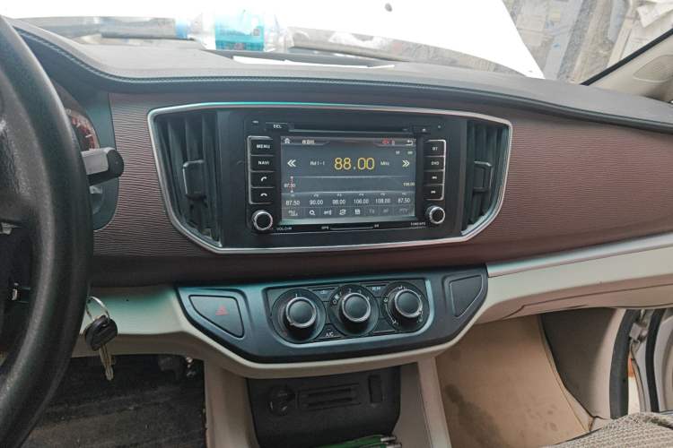 Used FORTHING Lingzhi 2017 M5 1.6L Standard Model