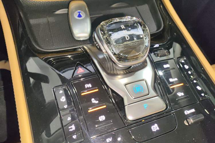 Used Denza D9 2024 DM-i 980 Four-Wheel Drive Prestige Model