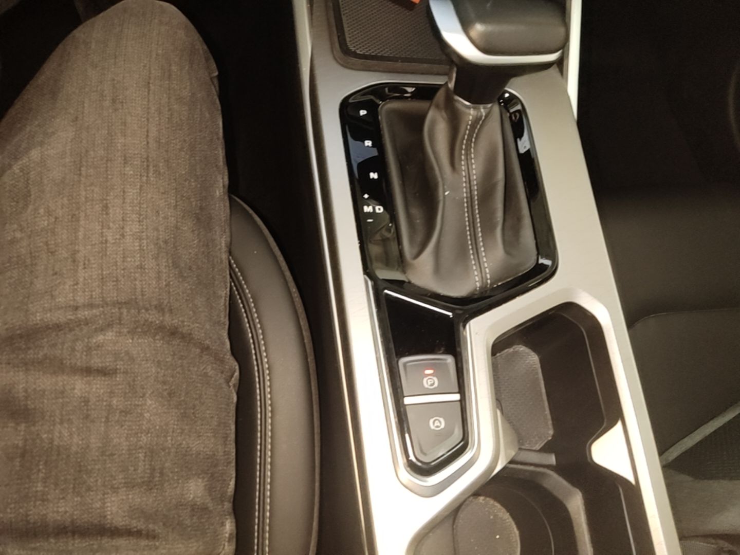 Geely Auto Emgrand 2025 4th Generation 1.5L CVT Luxury Version — снимка 16