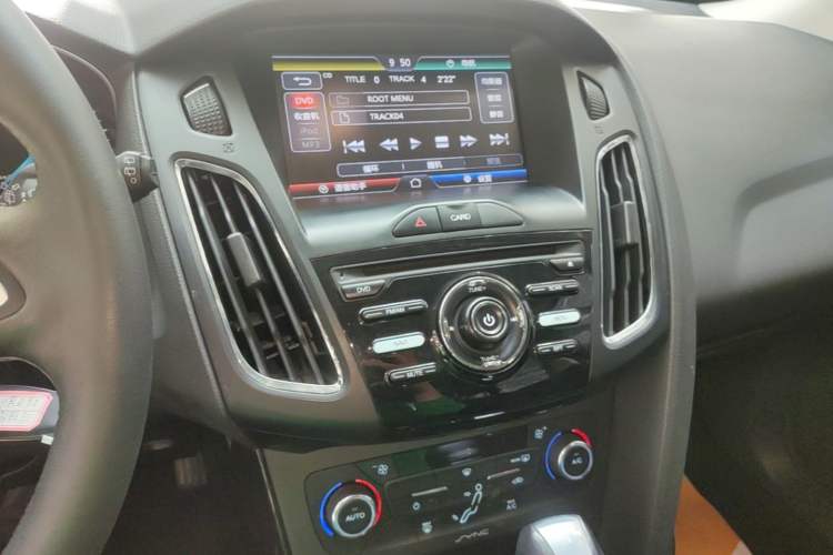 Used Ford Focus 2015 Hatchback 1.6L Automatic Fashion Edition Audio And AC Panel