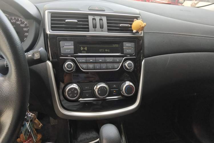 Used Nissan Tiida 2016 1.6L CVT Cool Dynamic Edition