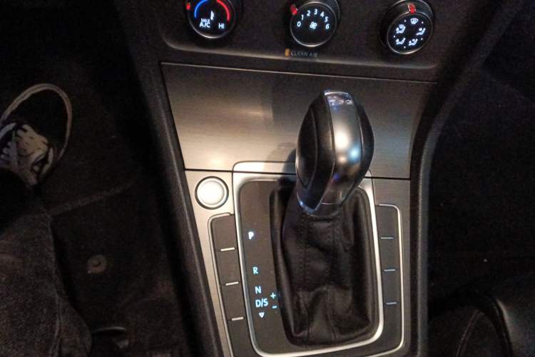 Used Volkswagen Golf 2016 230TSI Automatic Luxury Version
