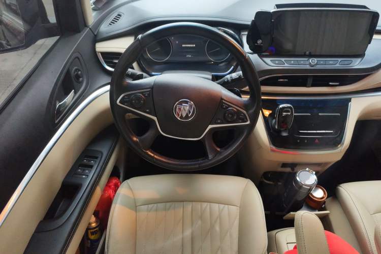 Used Buick GL8 2023 Facelifted Land Cruiser Executive Luxury Version
