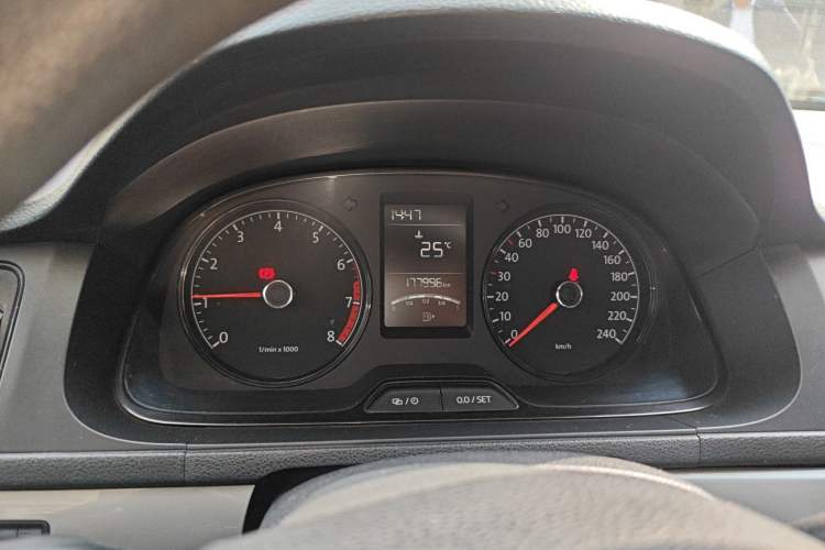 Used Volkswagen Lavida 2013 Revised Classic 1.6L Manual Fashion Edition Instrument Cluster