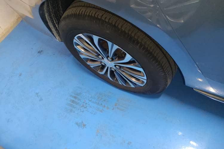 Used Buick GL8 2023 Land Executive Class Comfort Model