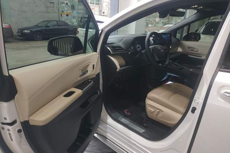 Used Toyota Granvia 2023 2.5L Hybrid Prestige VIP Edition
