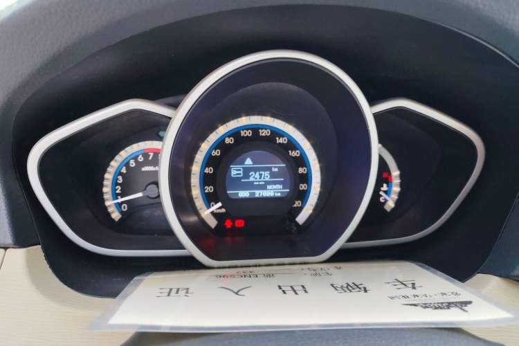 Used Soueast V6 Lingshi 2014 1.5L Manual Luxury Edition for Women