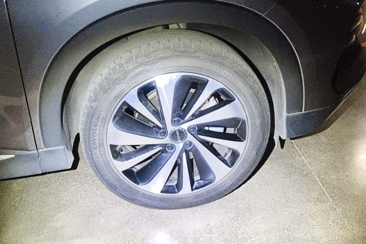 Used BYD Song PLUS New Energy 2023 Champion Edition DM-i 110KM Flagship PLUS Right Front Wheel Hub