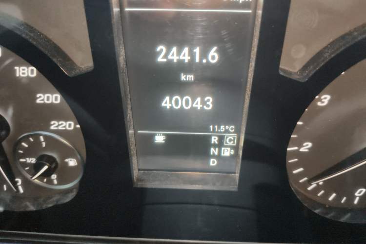 Used Mercedes-Benz Vito 2023 2.0T Elite Version 7 Seats
