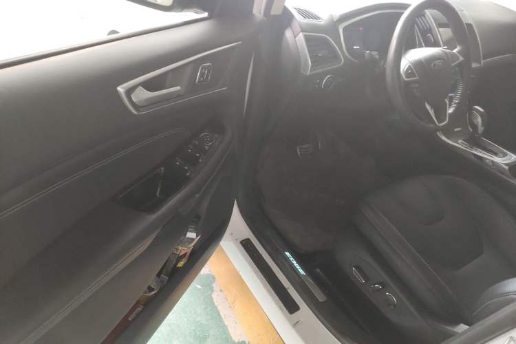 Used Ford Edge 2016 EcoBoost 245 Four-Wheel Drive Titanium 7-Seater Driver Seat