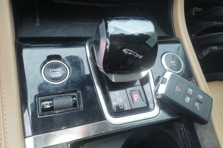 Used Jaguar XFL 2021 XFL 2.0T P250 Two-Wheel-Drive Luxury Deluxe Edition
