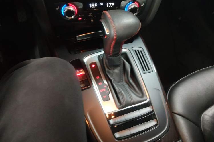 Used Audi A4L 2015 35 TFSI Automatic Comfort Model Gear Lever
