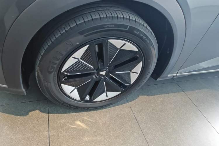 Used Deepal S07 2023 200Max Range-Extended Version Left Front Wheel Hub