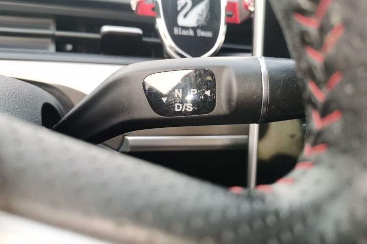 Used NETA V 2021 Standard Range Entertainment Version – Upgraded Model Gear Lever