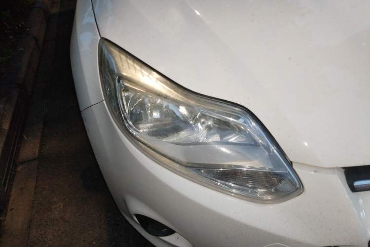 Used Ford Focus 2012 Sedan 1.6L Automatic Comfort Model Right Front Headlight