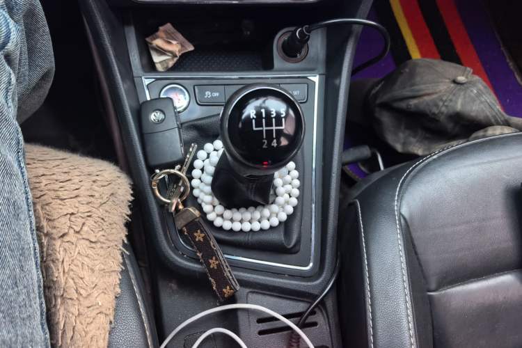 Used Volkswagen Lavida 2017 1.6L Manual Comfort Edition Gear Lever