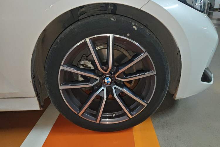 Used BMW 3 Series 2023 320Li M Sport Package Right Front Wheel Hub