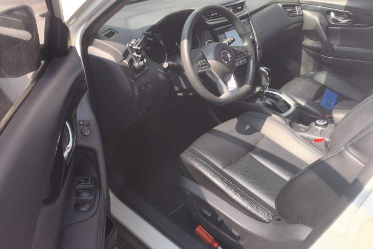 Used Nissan X-Trail 2017 2.5L CVT Leading Edition 4WD
