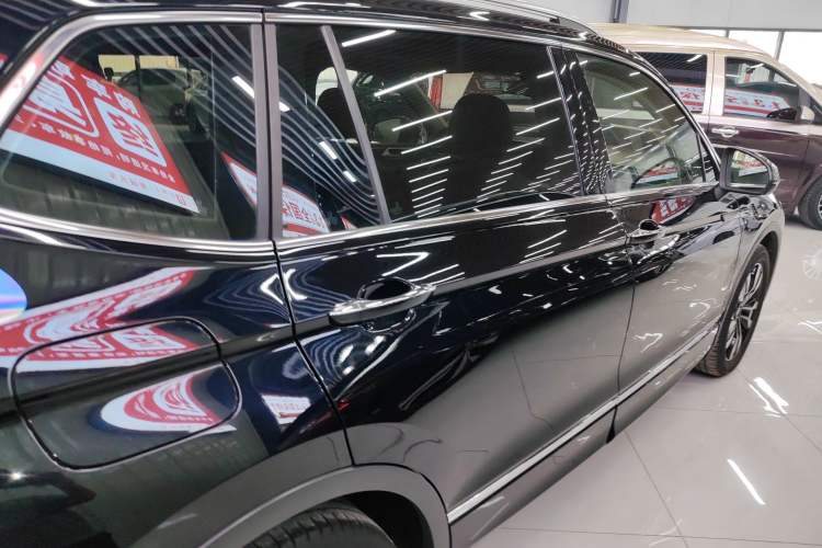 Used Volkswagen Tiguan L 2022 330TSI Automatic Two-Wheel Drive R-Line Enhanced Edition Rear Right 45 Deg