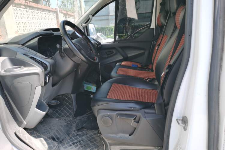Used Ford Transit 2019 2.0T Diesel Multi-Purpose Commercial Vehicle Short Wheelbase Mid-Roof Design 6-Seater China VI Standard
