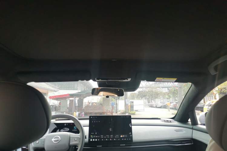 Used Nissan N7 2025 625 Max Headliner