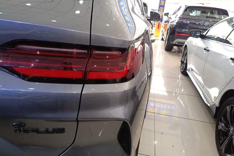 Used BYD Song PLUS New Energy 2023 Champion Edition DM-i 110KM Flagship Model Right Rear Taillight