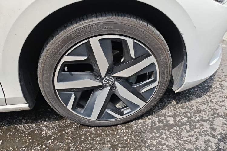 Used Volkswagen Lamando 2022 Lavida L 280TSI DSG Cool & Spicy Edition Right Front Wheel Hub